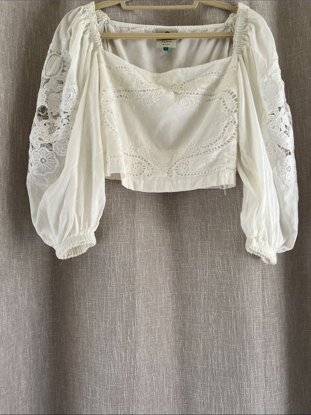 Farm Rio Cream Eyelet Cropped Top with Puff Sleeves. NEVER WORN.